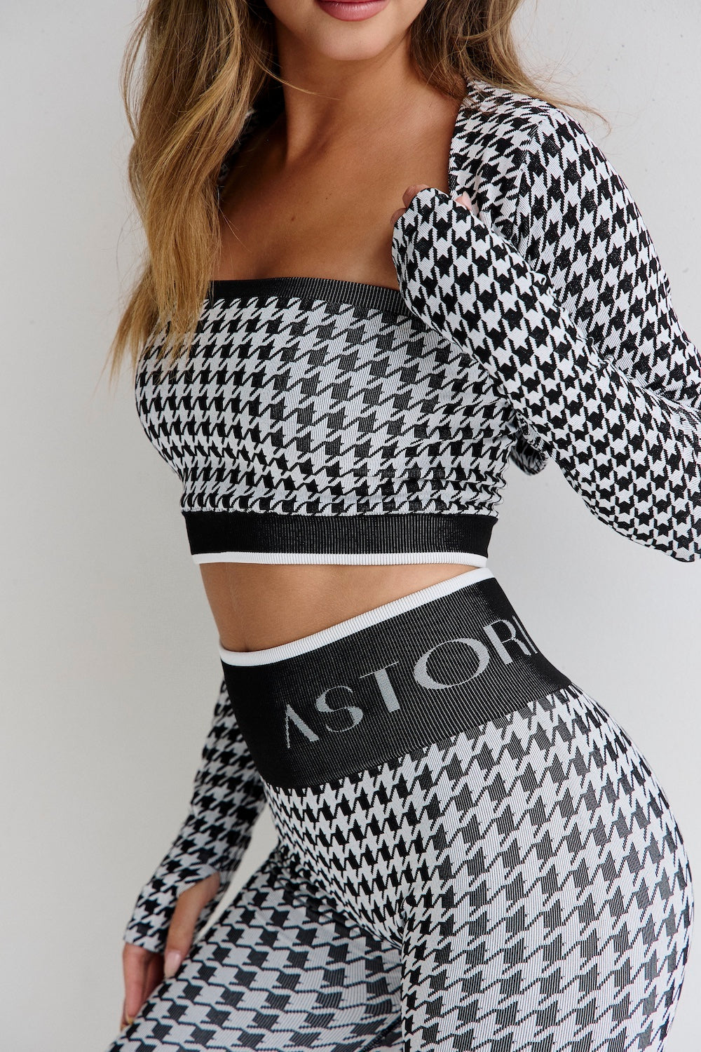 Astoria Seamless Knit Shrug - Black/Grey Houndstooth