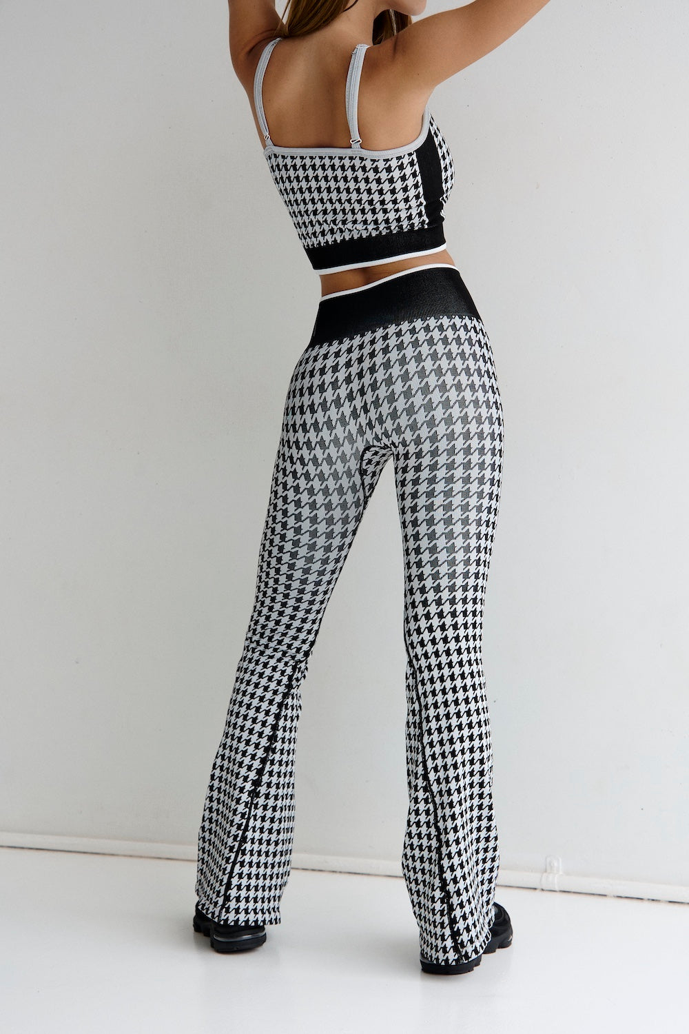 Astoria Seamless Knit Sports Crop - Black/Grey Houndstooth